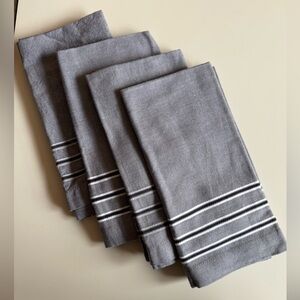 Williams Sonoma thick cloth table napkins set Navy and Blue grid pattern